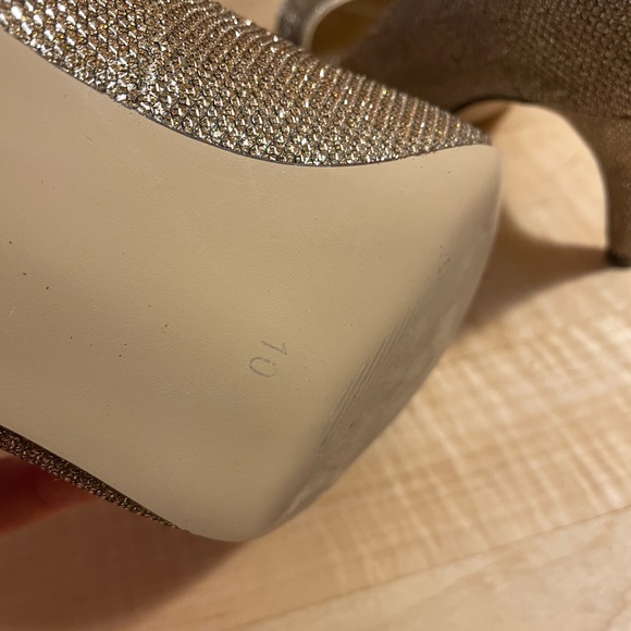 CALL IT SPRING - Sparkle Gold Pumps - Size 10 *like new* - Picture 6 of 6